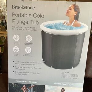 Portable cold plunge tub